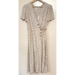 Indi & Cold • M • Sarah Wrap Dress Mini Floral Print V Neck Short Sleeve